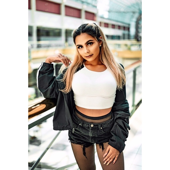 kayla_barnes_
